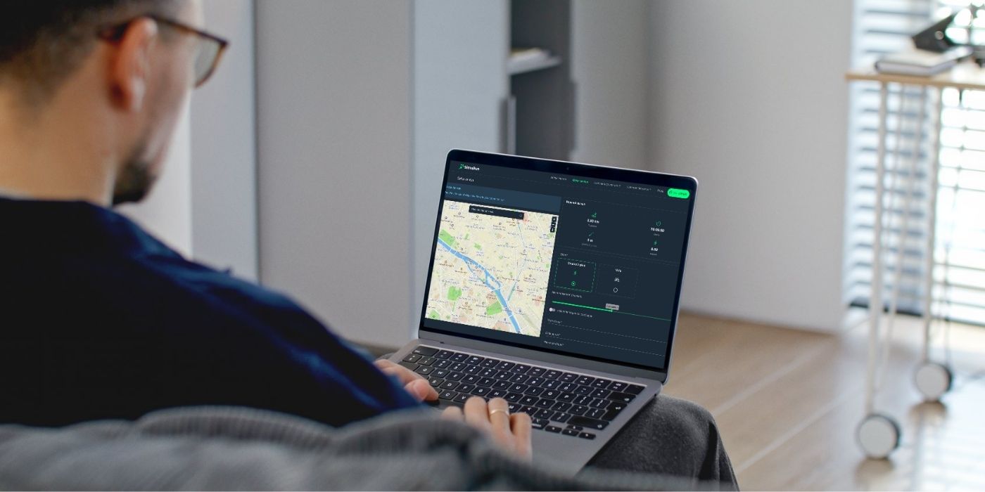 Person using the fake run generator SimuRun to create a GPX file online